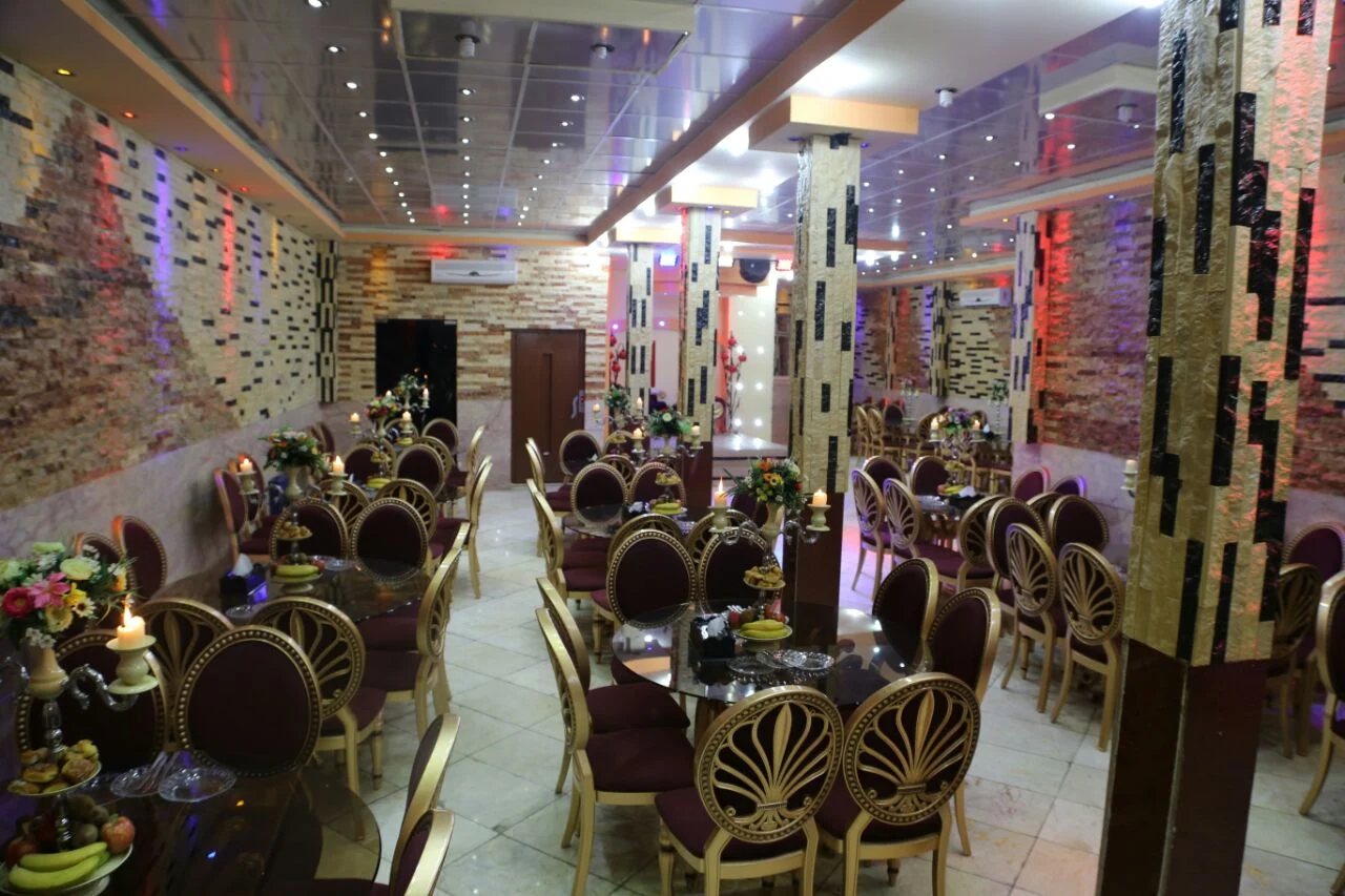 برگزاری مراسم عروسی در تالار پذیرایی یادگار (قصر آینه سابق)، تهران