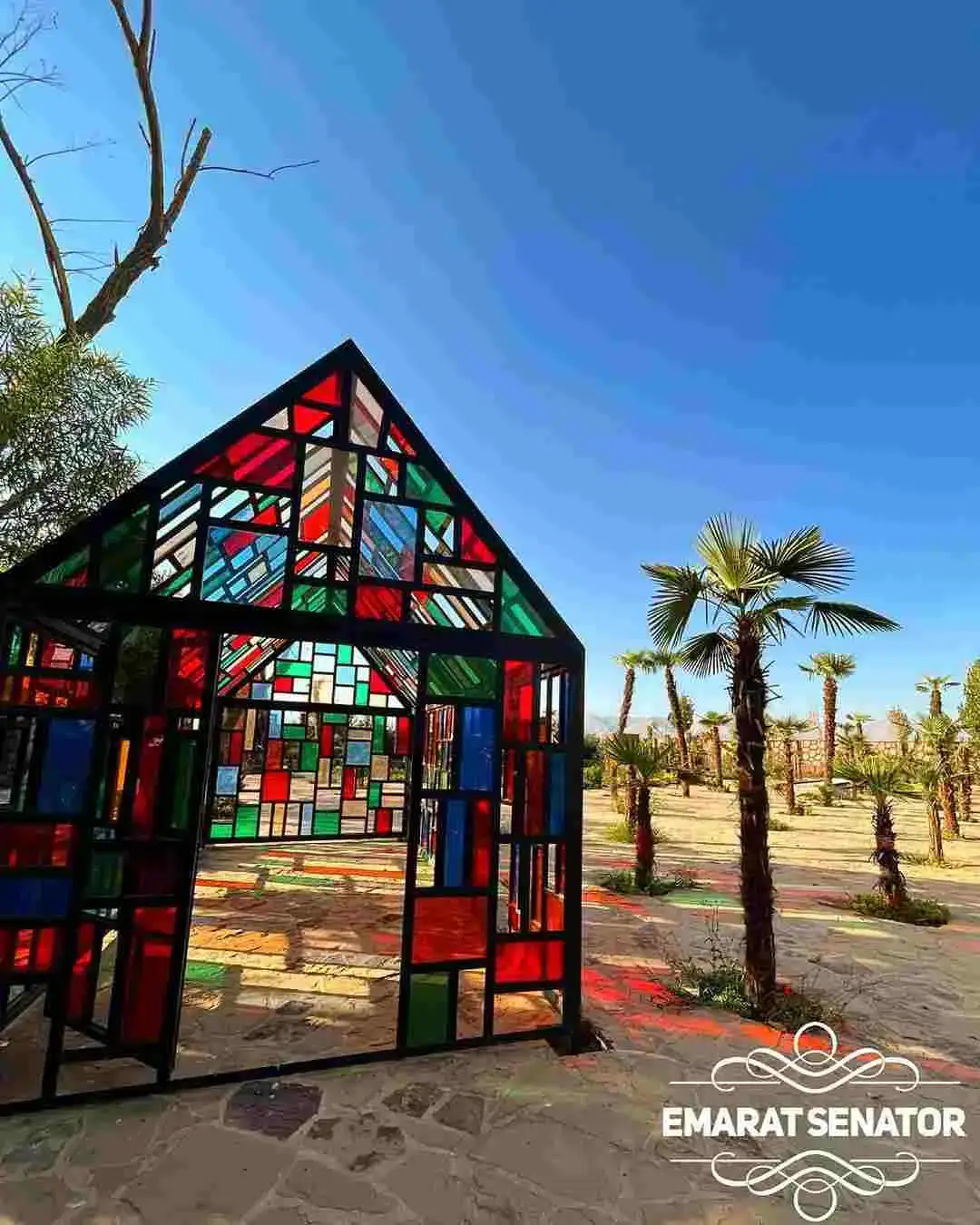 نمایی از باغ عمارت سناتور در تهران