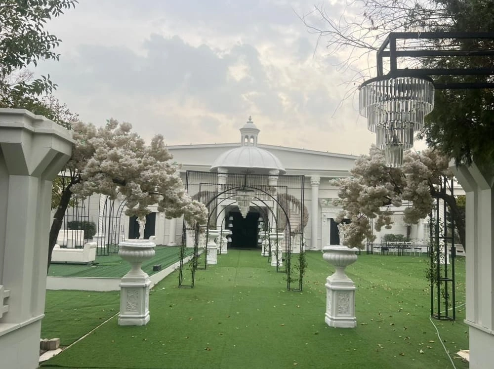 تصویر باغ عمارت آرشام