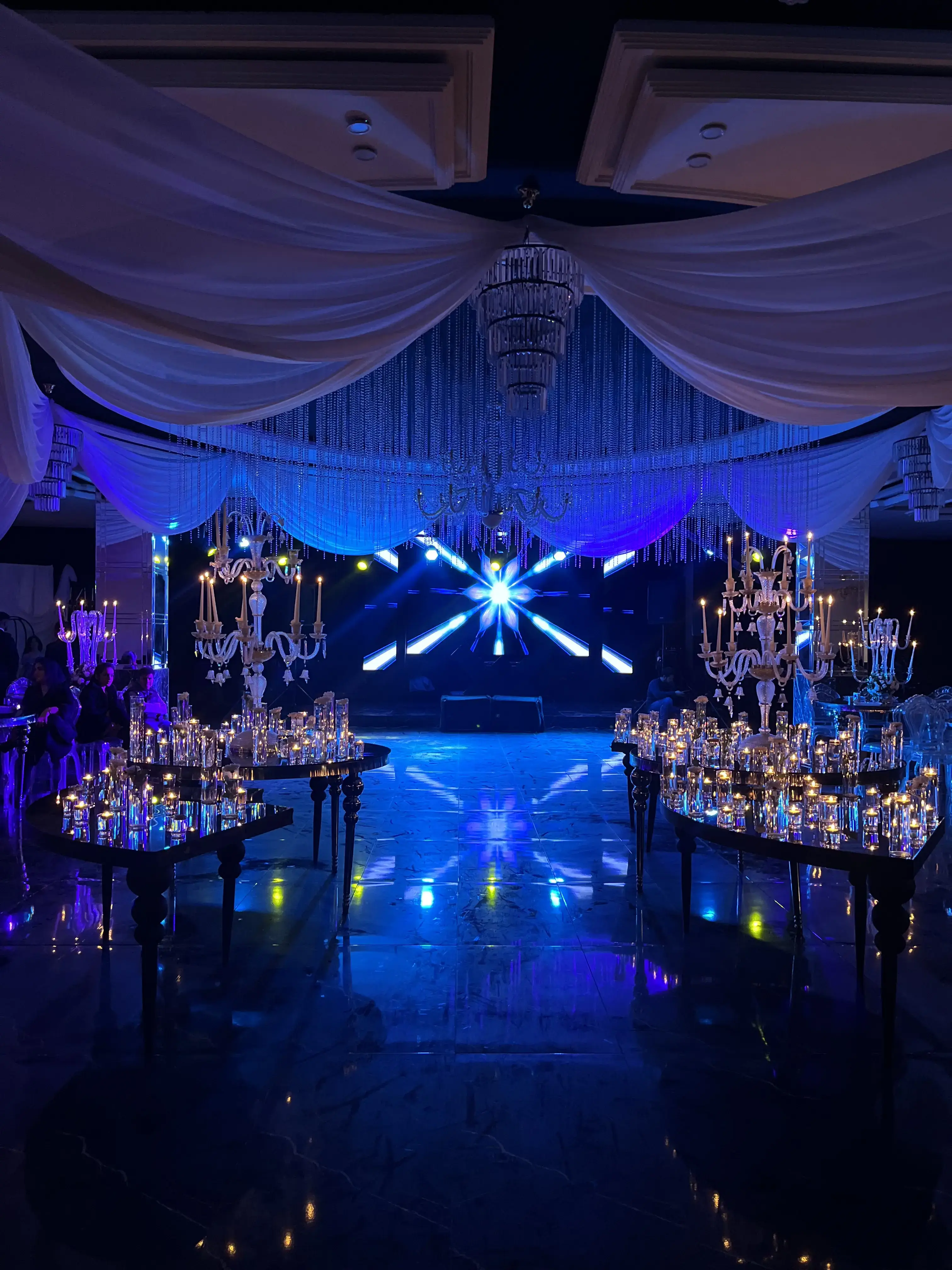جشن عقد و عروسی در باغ عمارت مراکشی لیان، تهران