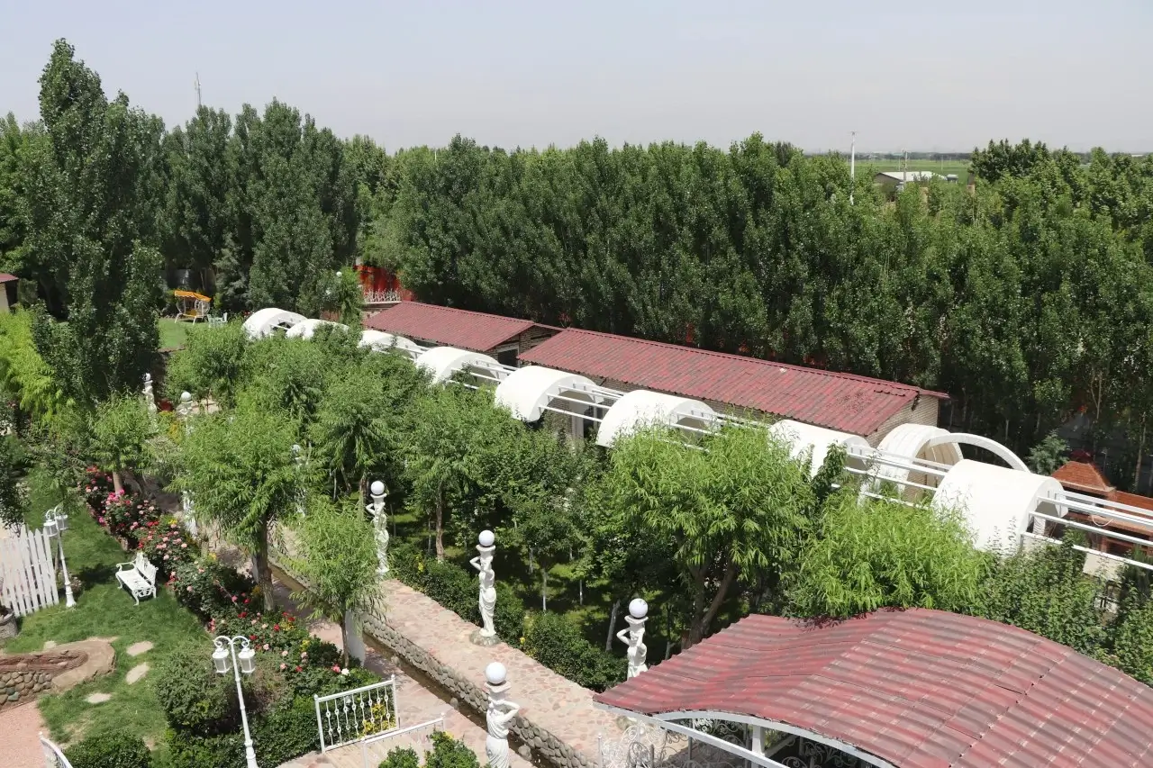 عروسی در باغ تالار قصر ایساتیس، تهران