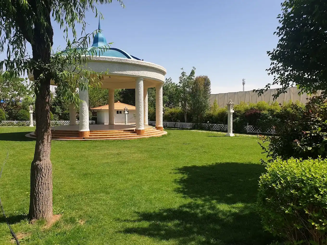 برگزاری مراسم عروسی در باغ تالار عرشیا، تهران