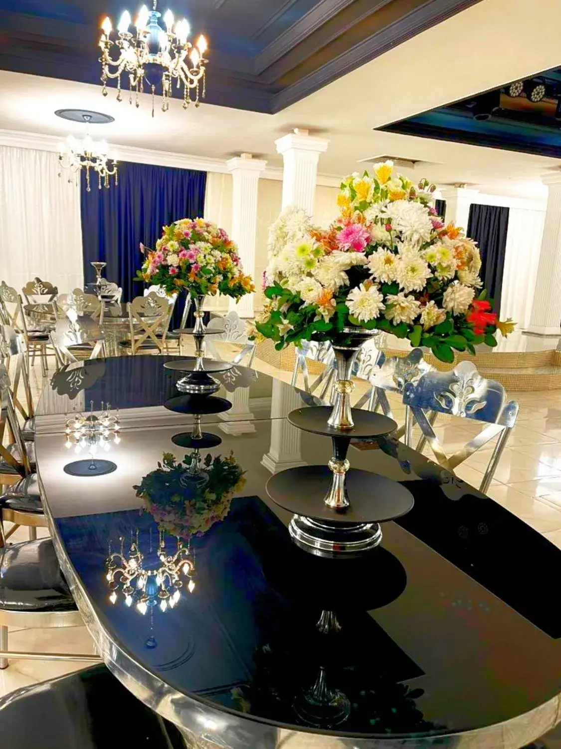 نمایی از تالار پذیرایی رسپینا پالاس در تهران